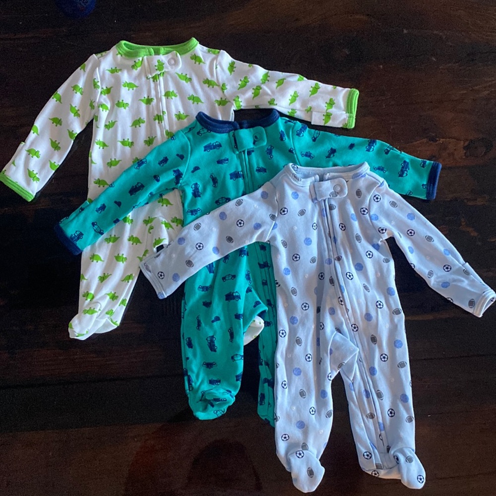 NWOT. SimpleJoys by Carter’s zip up sleep and play.